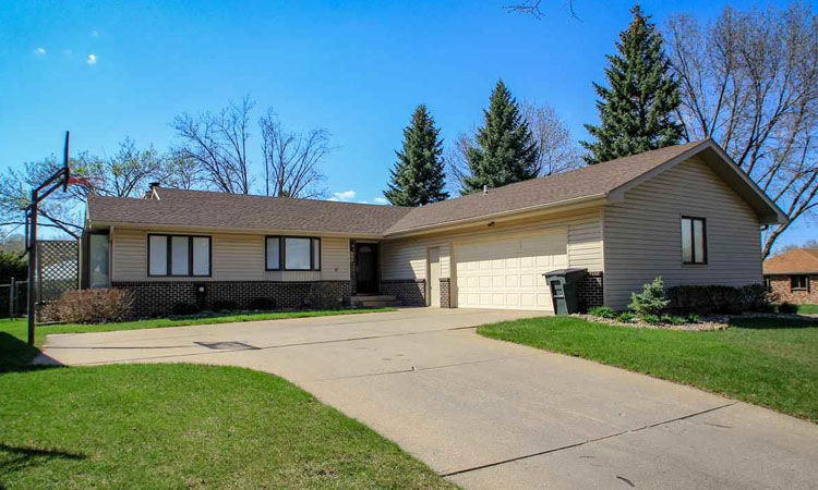 2400 Apache Dr., Sioux City, IA - $285,000